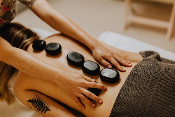 Découvrir le massage tantrique à lyon : une approche sensuelle et holistique du bien-être
